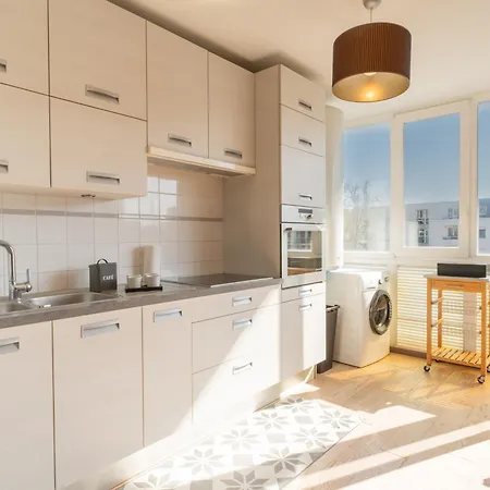 Emplacement Ideal, Garage Prive, Lumineux Apartment *